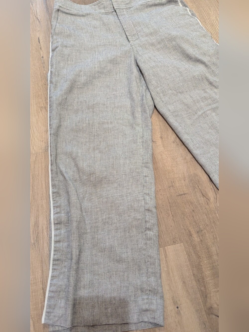 Club Monaco Light Gray Wide-Leg Cropped Capris - Picture 4 of 9